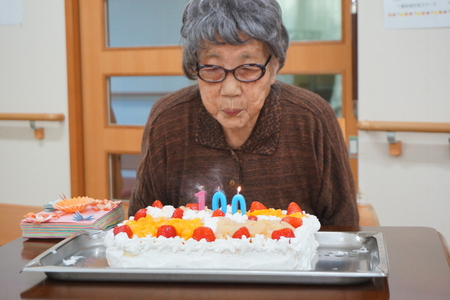 デイ 100歳の誕生日会 特別養護老人ホーム 和みの郷