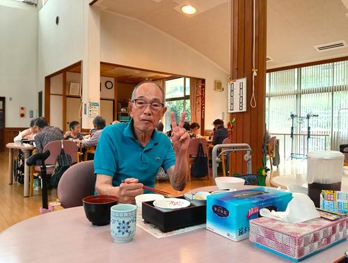 ⑦ 敬老会御膳食事中1.jpg