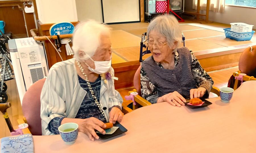 敬老会おやつ人形焼き 修正.jpg